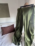 Aqua L7133 Women Olive Satin Bubble Cargo Pants Size. Fixed Price $20.00.